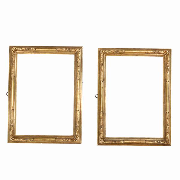 Coppia di cornici intagliate e dorate. XVIII-XIX secolo  - Asta Cornici antiche - Associazione Nazionale - Case d'Asta italiane