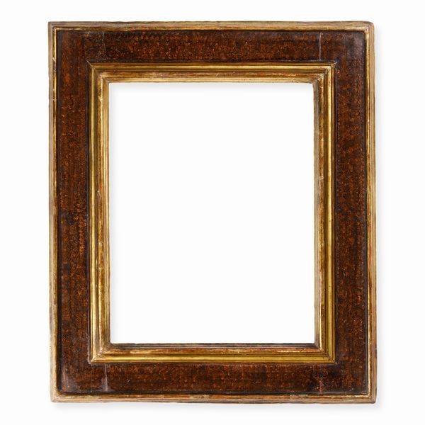 Cornice a cassetta in legno laccato e dorato. Marche XVII secolo  - Asta Cornici antiche - Associazione Nazionale - Case d'Asta italiane