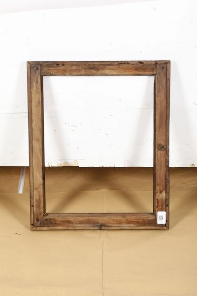 Cornice in legno di noce naturale. XVIII secolo  - Asta Cornici antiche - Associazione Nazionale - Case d'Asta italiane