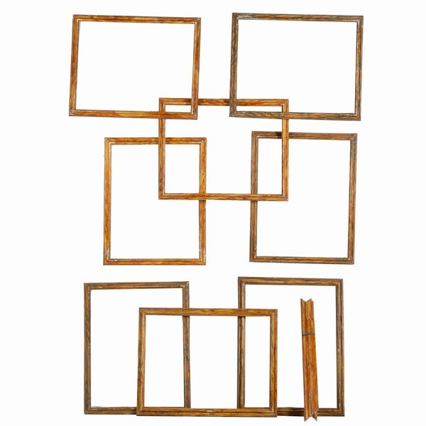 Ventidue cornici a sagoma Salvator Rosa in legno laccato. Marche, XVIII secolo  - Asta Cornici antiche - Associazione Nazionale - Case d'Asta italiane