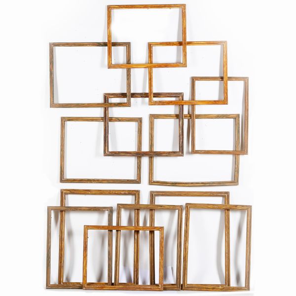 Ventidue cornici a sagoma Salvator Rosa in legno laccato. Marche, XVIII secolo  - Asta Cornici antiche - Associazione Nazionale - Case d'Asta italiane