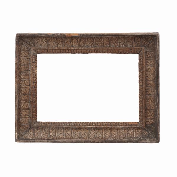 Cornice in legno intagliato a palmette con tracce di argentatura. XIX secolo  - Asta Cornici antiche - Associazione Nazionale - Case d'Asta italiane