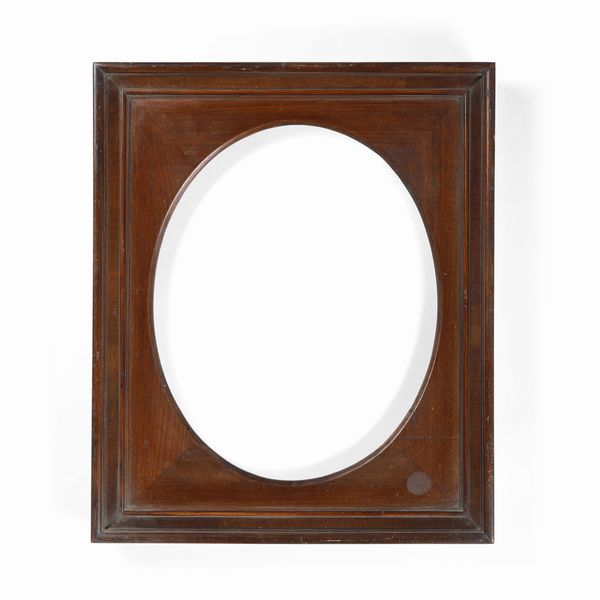 Cornice in noce a luce ovale. XIX secolo  - Asta Cornici antiche - Associazione Nazionale - Case d'Asta italiane