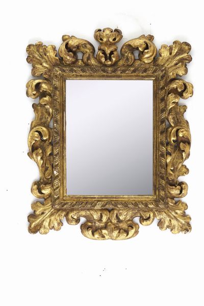 Cornice in legno riccamente intagliato a volute fogliate e dorato. XIX secolo  - Asta Cornici antiche - Associazione Nazionale - Case d'Asta italiane