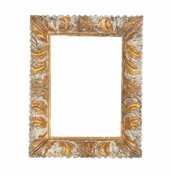 Coppia di conici in legno intagliato, dipinto e dorato. Italia (?) XVII secolo  - Asta Cornici antiche - Associazione Nazionale - Case d'Asta italiane