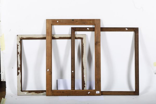 Tre cornici in noce. XX secolo  - Asta Cornici antiche - Associazione Nazionale - Case d'Asta italiane