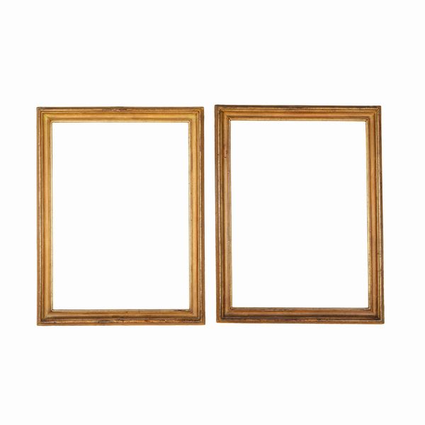 Coppia di cornici a sagoma Salvator Rosa in legno laccato e dorato. Roma XVIII secolo  - Asta Cornici antiche - Associazione Nazionale - Case d'Asta italiane