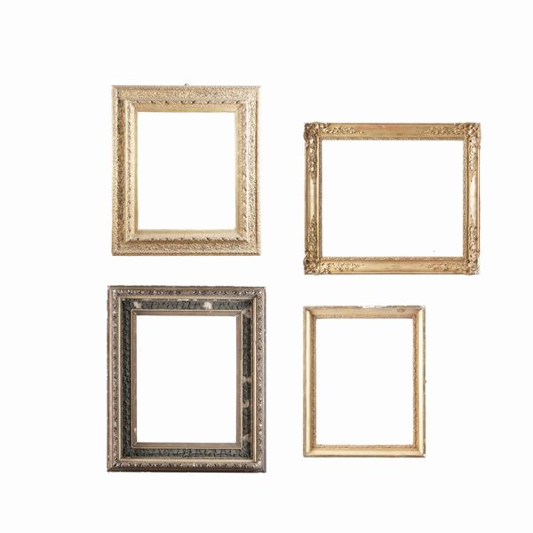 Quattro cornici in legno diverse  - Asta Cornici antiche - Associazione Nazionale - Case d'Asta italiane
