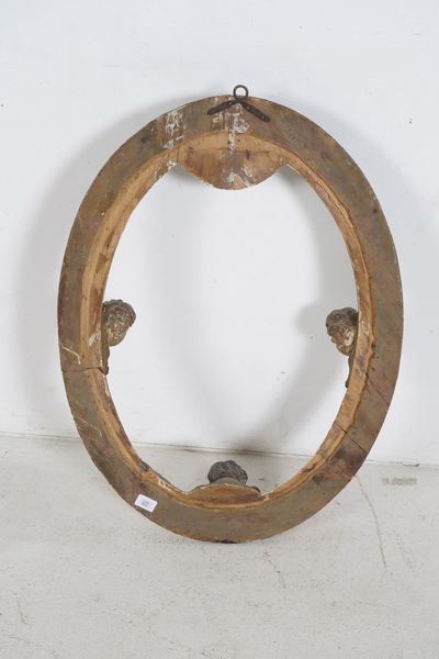 Cornice ovale in legno intagliato e dorato. XVIII secolo  - Asta Cornici antiche - Associazione Nazionale - Case d'Asta italiane