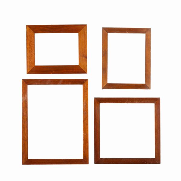Quattro cornici in noce. XX secolo  - Asta Cornici antiche - Associazione Nazionale - Case d'Asta italiane
