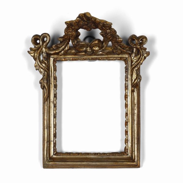Cornice in legno intagliato e dorato. XVIII secolo  - Asta Cornici antiche - Associazione Nazionale - Case d'Asta italiane