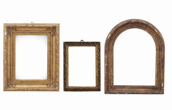 Lotto di tre cornici diverse  - Asta Cornici antiche - Associazione Nazionale - Case d'Asta italiane