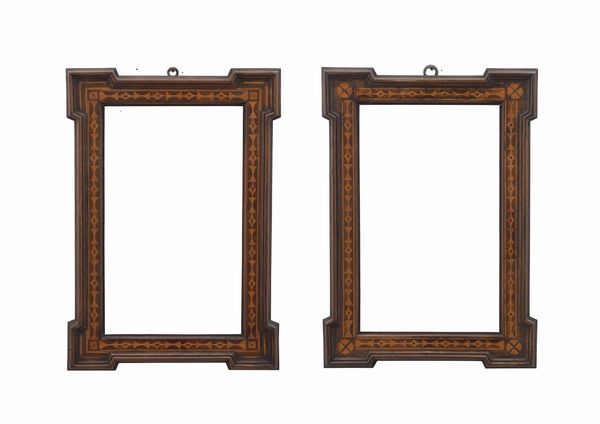 Coppia di cornici sagomate intarsiate, fine XIX secolo  - Asta Cornici antiche - Associazione Nazionale - Case d'Asta italiane