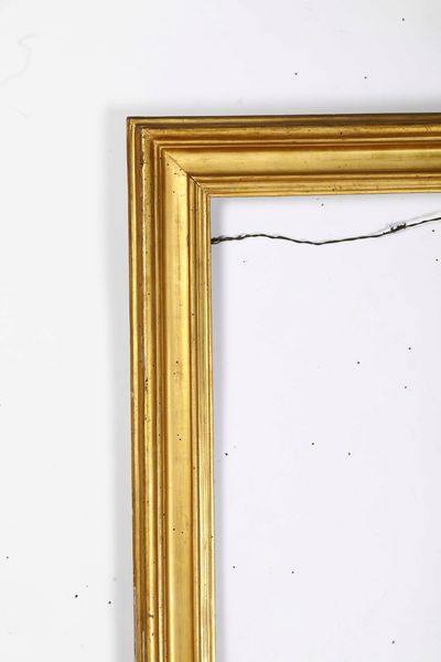 Cornice a sagoma Salvator Rosa in legno intagliato e dorato. Italia centrale (Roma?) XVIII secolo  - Asta Cornici antiche - Associazione Nazionale - Case d'Asta italiane