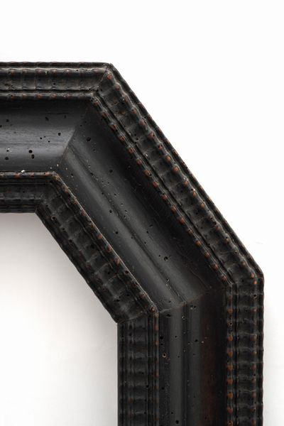Cornice guilloch di forma ottagonale in legno intagliato ed ebanizzato. XVII-XVIII secolo  - Asta Cornici antiche - Associazione Nazionale - Case d'Asta italiane
