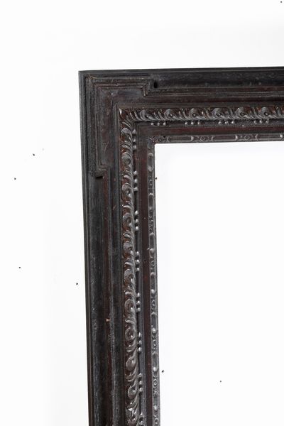 Cornice a cassetta sagomata in legno scolpito. Italia XVII secolo  - Asta Cornici antiche - Associazione Nazionale - Case d'Asta italiane