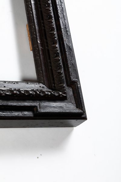 Cornice a cassetta sagomata in legno scolpito. Italia XVII secolo  - Asta Cornici antiche - Associazione Nazionale - Case d'Asta italiane