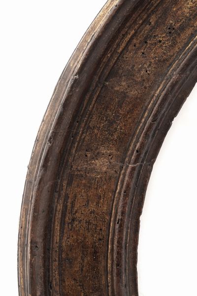 Cornice di forma circolare in legno dorato. XVIII secolo  - Asta Cornici antiche - Associazione Nazionale - Case d'Asta italiane