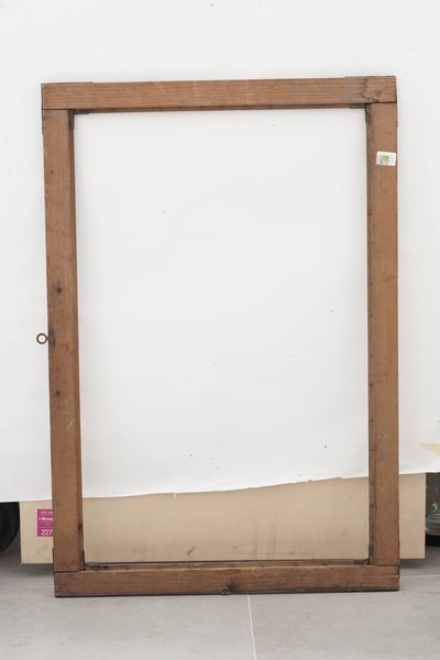 Cornice in legno naturale con angoli arricchiti da placche in metallo, XIX secolo  - Asta Cornici antiche - Associazione Nazionale - Case d'Asta italiane