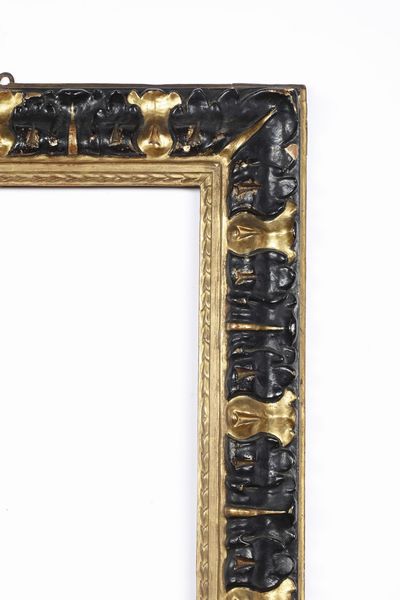 Cornice in legno modanato, intagliato, ebanizzato e dorato. Centro Italia XVII secolo  - Asta Cornici antiche - Associazione Nazionale - Case d'Asta italiane