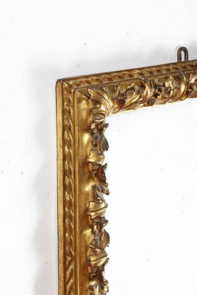 Cornice in legno intagliato e dorato. Bologna, XVII secolo  - Asta Cornici antiche - Associazione Nazionale - Case d'Asta italiane