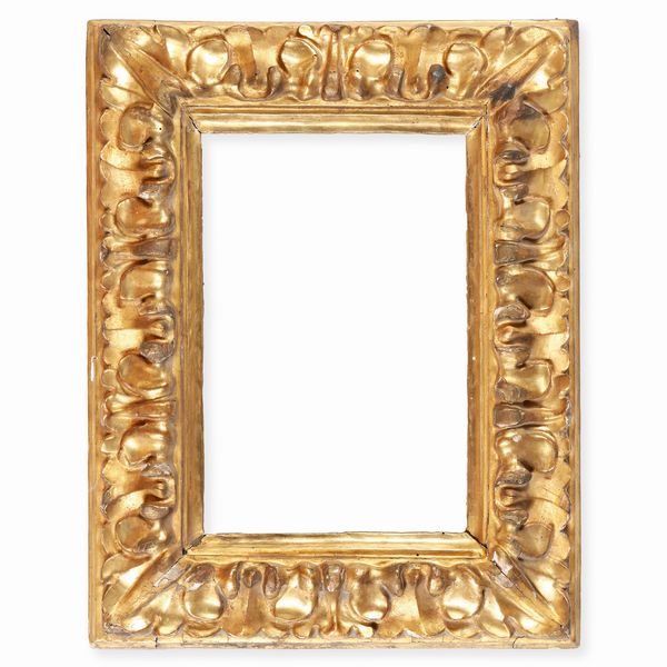Cornice in legno intagliato e dorato. Italia centrale XVII secolo  - Asta Cornici antiche - Associazione Nazionale - Case d'Asta italiane