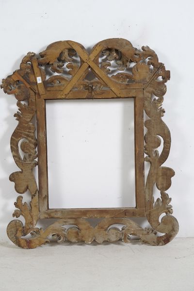 Cornice barocca in legno intagliato e dorato. Emilia XVII secolo  - Asta Cornici antiche - Associazione Nazionale - Case d'Asta italiane