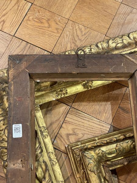 Cornice in legno intagliato e dorato. Italia centrale XVII-XVIII secolo  - Asta Cornici antiche - Associazione Nazionale - Case d'Asta italiane
