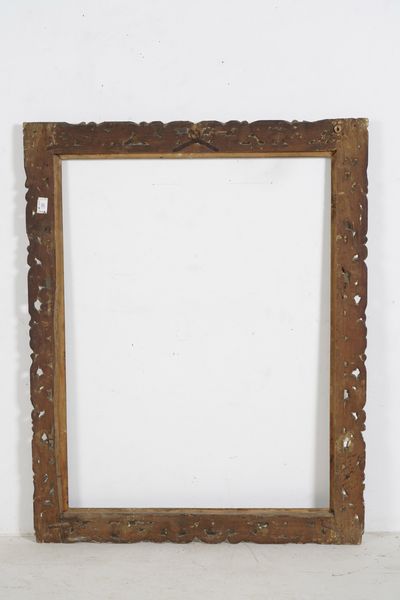 Grande cornice in legno intagliato, traforato e dorato, Italia centrale XVII-XVIII secolo  - Asta Cornici antiche - Associazione Nazionale - Case d'Asta italiane
