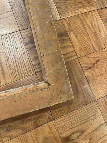 Cornice in legno intagliato e dorato. Italia centrale XVIII secolo  - Asta Cornici antiche - Associazione Nazionale - Case d'Asta italiane