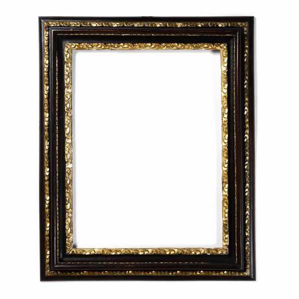 Cornice a sagoma Salvator Rosa in legno ebanizzato e laccato. Roma XVIII secolo  - Asta Cornici antiche - Associazione Nazionale - Case d'Asta italiane