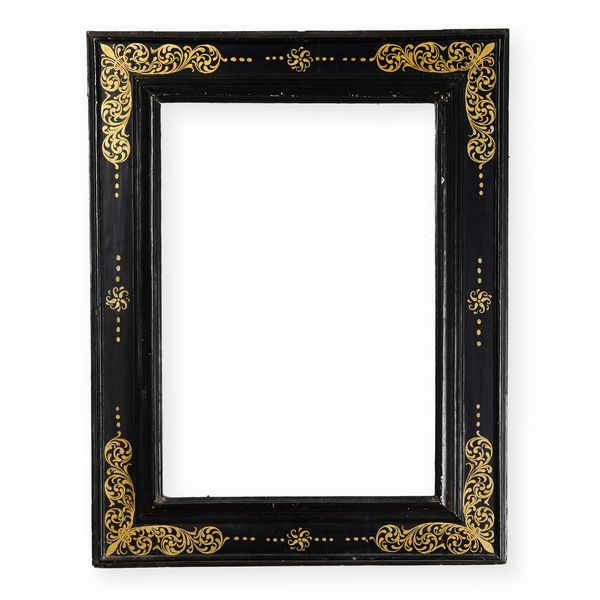Cornice a cassetta in legno ebanizzato e dorato. Toscana XVII secolo  - Asta Cornici antiche - Associazione Nazionale - Case d'Asta italiane