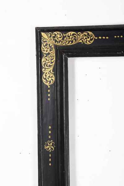 Cornice a cassetta in legno ebanizzato e dorato. Toscana XVII secolo  - Asta Cornici antiche - Associazione Nazionale - Case d'Asta italiane