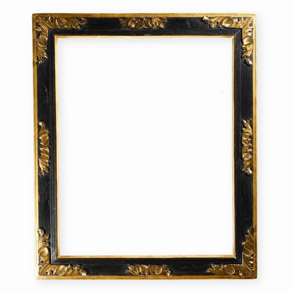 Cornice a cassetta in legno intagliato ebanizzato e dorato. Italia centrale XVII secolo  - Asta Cornici antiche - Associazione Nazionale - Case d'Asta italiane