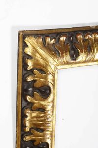 Cornice intagliata, dipinta e dorata. Lombardia XVII secolo  - Asta Cornici antiche - Associazione Nazionale - Case d'Asta italiane