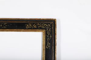 Cornice a cassetta in legno ebanizzato con racemi dorati. Toscana XVII secolo  - Asta Cornici antiche - Associazione Nazionale - Case d'Asta italiane