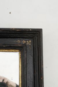 Piccola cornice a cassetta in legno ebanizzato con decori dorati. Toscana XVII secolo  - Asta Cornici antiche - Associazione Nazionale - Case d'Asta italiane