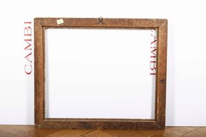 Cornice in legno intagliato e dorato. Italia centrale XVIII secolo  - Asta Cornici antiche - Associazione Nazionale - Case d'Asta italiane