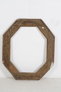 Cornice ottagonale in legno intagliato, laccato e dorato. Marche XVIII secolo  - Asta Cornici antiche - Associazione Nazionale - Case d'Asta italiane