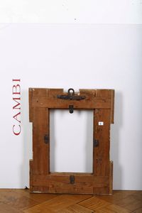 Cornice a cassetta in legno intagliato a motivi vegetali e dorati. Spagna XVII secolo  - Asta Cornici antiche - Associazione Nazionale - Case d'Asta italiane