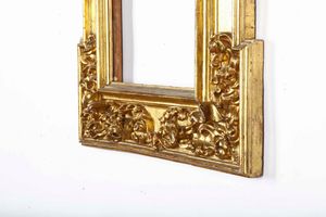 Cornice a cassetta in legno intagliato a motivi vegetali e dorati. Spagna XVII secolo  - Asta Cornici antiche - Associazione Nazionale - Case d'Asta italiane