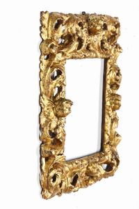 Cornice barocca in legno intagliato e dorato. Italia XVII secolo  - Asta Cornici antiche - Associazione Nazionale - Case d'Asta italiane