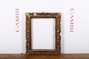 Cornice in legno intagliato e dorato. Centro Italia XVIII secolo  - Asta Cornici antiche - Associazione Nazionale - Case d'Asta italiane