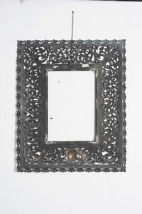 Cornice traforata in metallo (ottone?). XIX secolo  - Asta Cornici antiche - Associazione Nazionale - Case d'Asta italiane