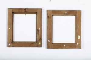 Coppia di cornici a cassetta in legno marmorizzato azzurro e dorato. Marche  - Asta Cornici antiche - Associazione Nazionale - Case d'Asta italiane