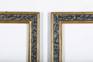 Coppia di cornici a cassetta in legno marmorizzato azzurro e dorato. Marche  - Asta Cornici antiche - Associazione Nazionale - Case d'Asta italiane