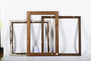 Tre cornici in noce. XX secolo  - Asta Cornici antiche - Associazione Nazionale - Case d'Asta italiane