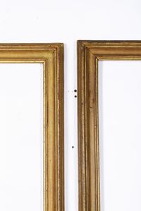 Coppia di cornici a sagoma Salvator Rosa in legno laccato e dorato. Roma XVIII secolo  - Asta Cornici antiche - Associazione Nazionale - Case d'Asta italiane