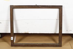 Cornice in stile Luigi XVI con decori intagliati agli angoli. XIX secolo  - Asta Cornici antiche - Associazione Nazionale - Case d'Asta italiane