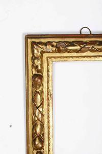 Cornice a cassetta intagliata e dorata. Italia centrale XVII secolo  - Asta Cornici antiche - Associazione Nazionale - Case d'Asta italiane